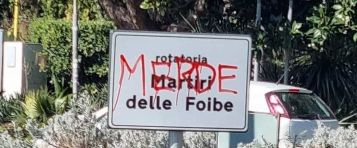 Foibe, vandali “negazionisti” in azione a Pisa: imbrattata la targa dedicata ai martiri. FdI: gesto infame