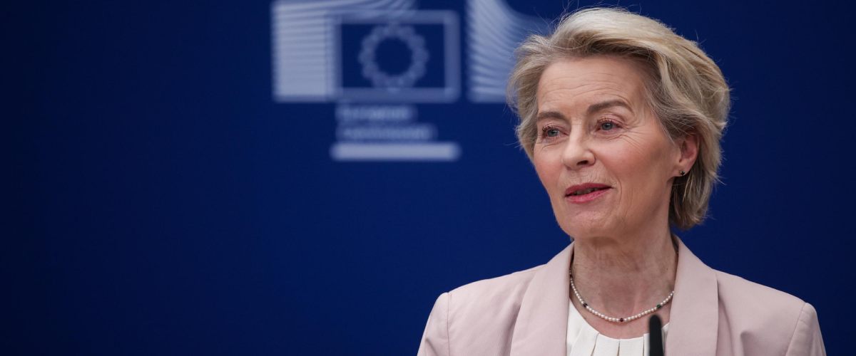 Addio follie green: Von der Leyen annuncia lo stop. Urso: «Salvata l’industria auto europea»